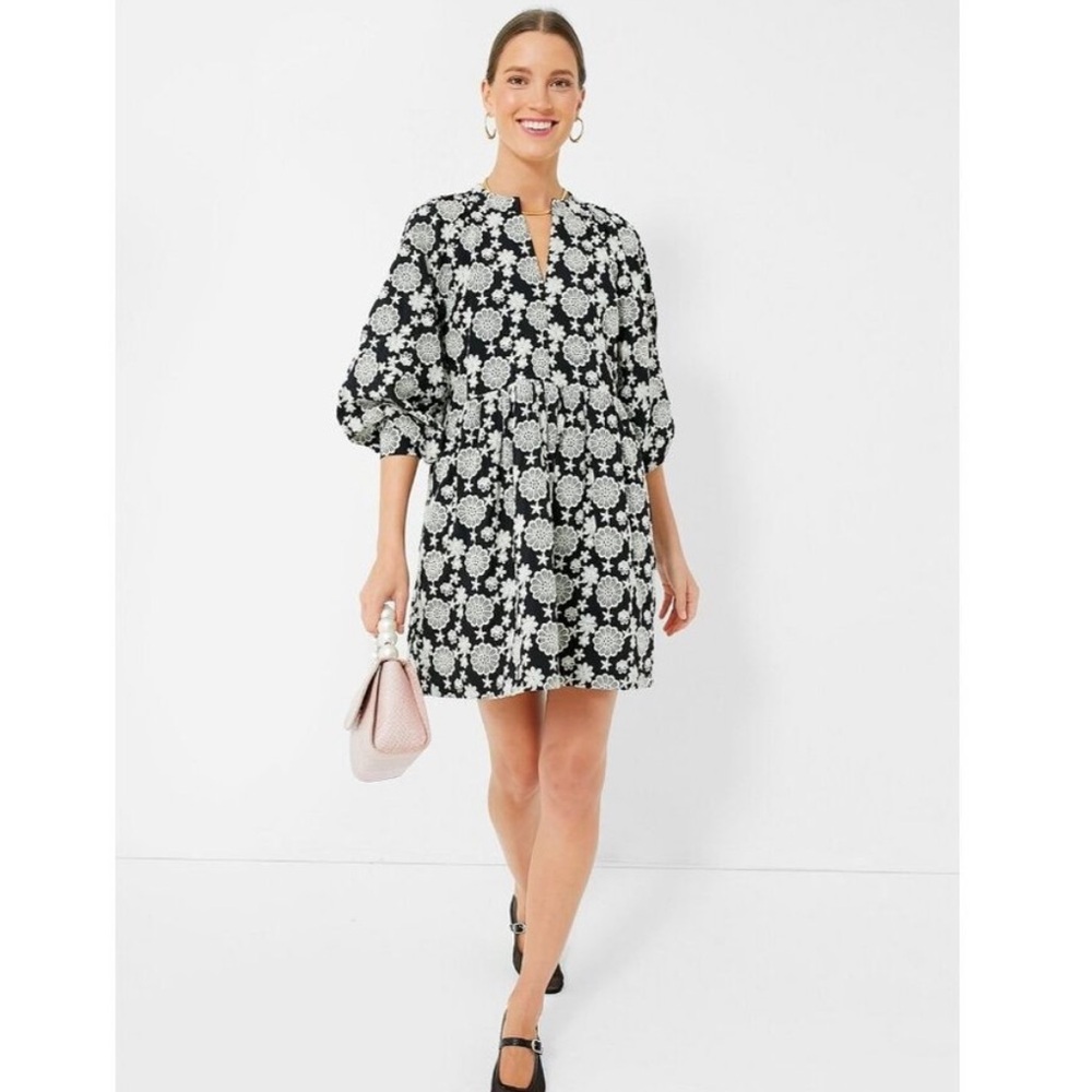 Hyacinth House by Tuckernuck Black/Ivory
Eyelet Kathleen Mini Dress sz XS Floral